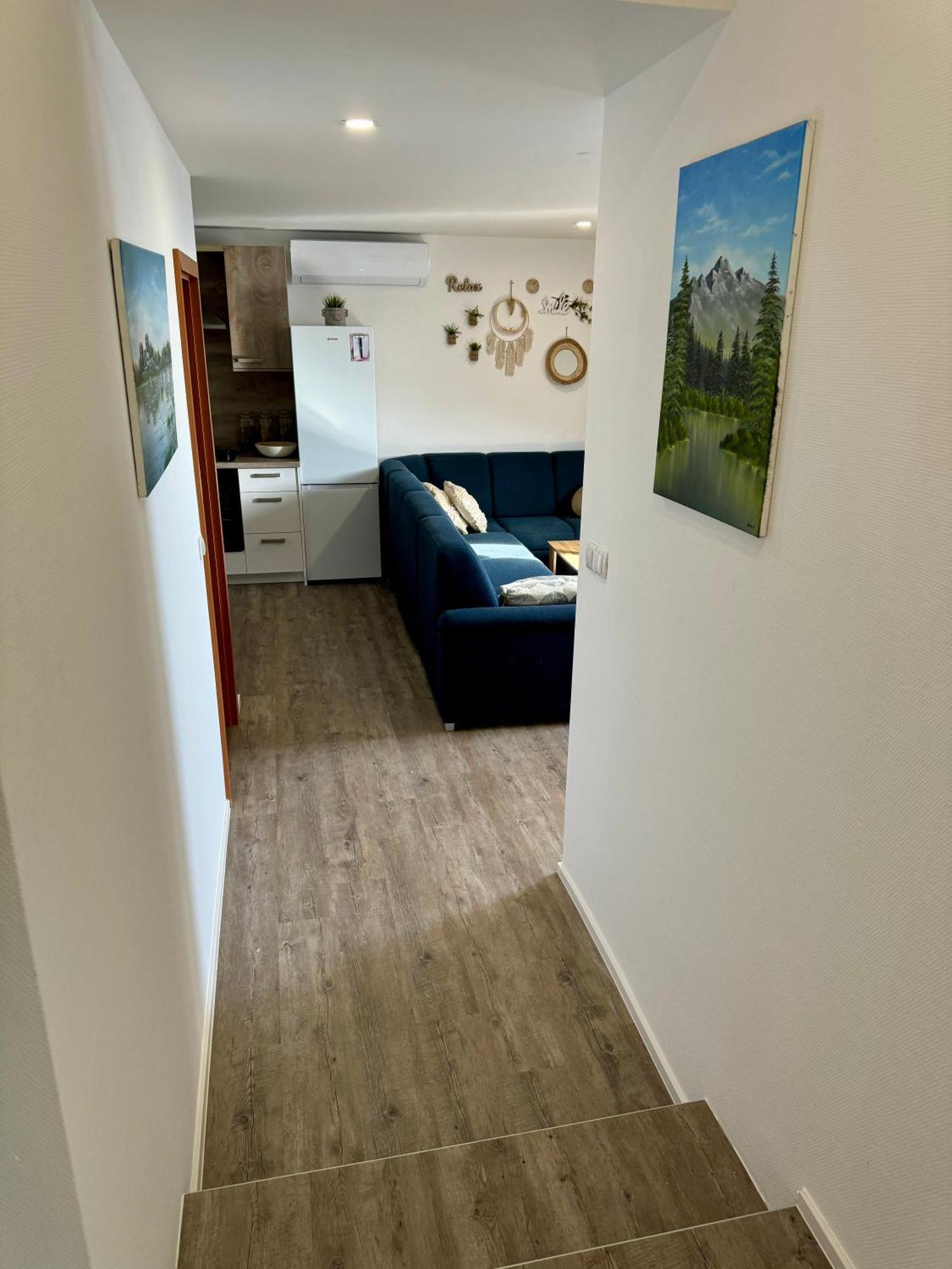 Sunny Oak Estate Apartment Mengeš Exterior foto